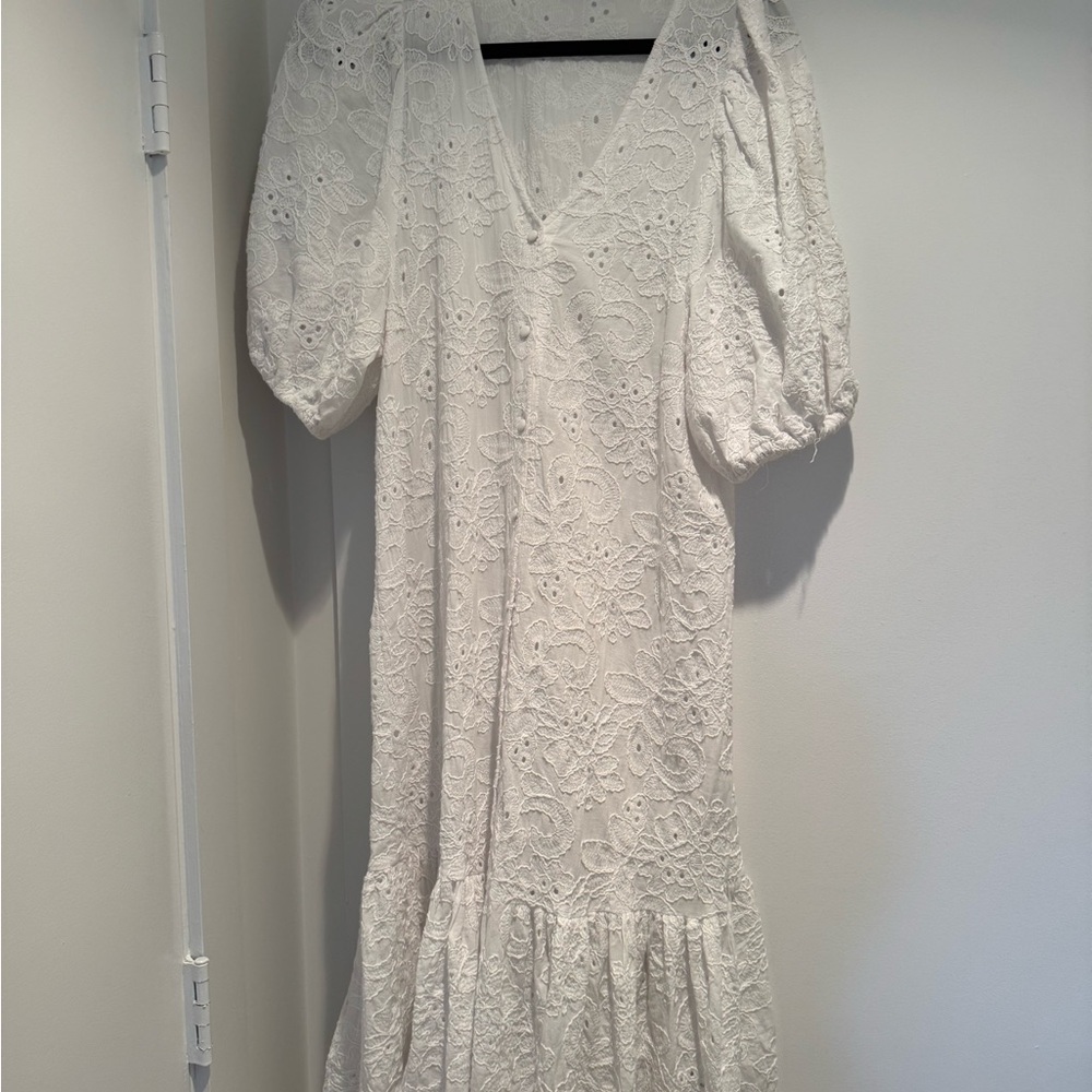 Elegant White Lace Dress